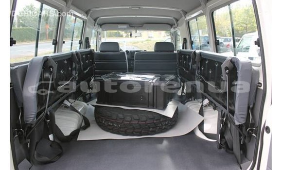 Buy Import Toyota Land Cruiser White Car in Import - Dubai in Marquesas Buy Import Toyota Land Cruiser White Car in Import - Dubai in Marquesas