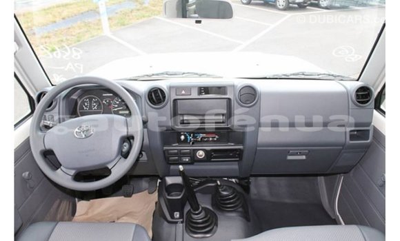 Buy Import Toyota Land Cruiser White Car in Import - Dubai in Marquesas Buy Import Toyota Land Cruiser White Car in Import - Dubai in Marquesas