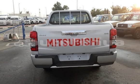 Acheter Import Voiture Mitsubishi L200 Blanc à Import - Dubai, Marquesas Acheter Import Voiture Mitsubishi L200 Blanc à Import - Dubai, Marquesas