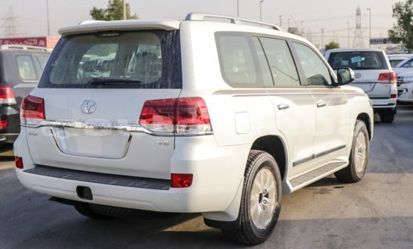 Acheter Import Voiture Toyota Land Cruiser Blanc à Import - Dubai, Marquesas Acheter Import Voiture Toyota Land Cruiser Blanc à Import - Dubai, Marquesas