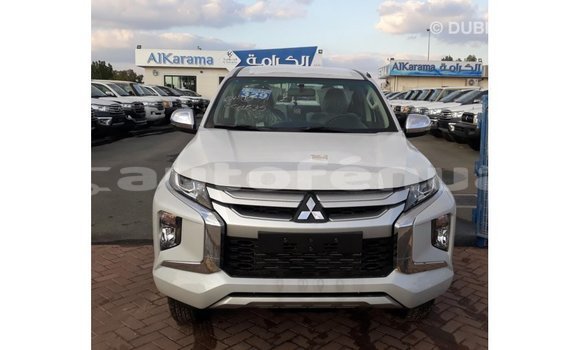 Buy Import Mitsubishi L200 White Car in Import - Dubai in Marquesas Buy Import Mitsubishi L200 White Car in Import - Dubai in Marquesas