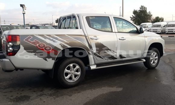 Buy Import Mitsubishi L200 White Car in Import - Dubai in Marquesas Buy Import Mitsubishi L200 White Car in Import - Dubai in Marquesas