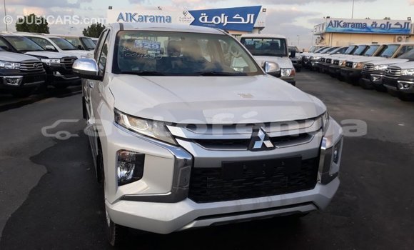 Buy Import Mitsubishi L200 White Car in Import - Dubai in Marquesas Buy Import Mitsubishi L200 White Car in Import - Dubai in Marquesas