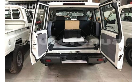 Buy Import Toyota Land Cruiser White Car in Import - Dubai in Marquesas Buy Import Toyota Land Cruiser White Car in Import - Dubai in Marquesas