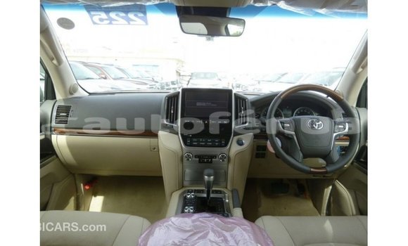 Buy Import Toyota Land Cruiser White Car in Import - Dubai in Marquesas Buy Import Toyota Land Cruiser White Car in Import - Dubai in Marquesas