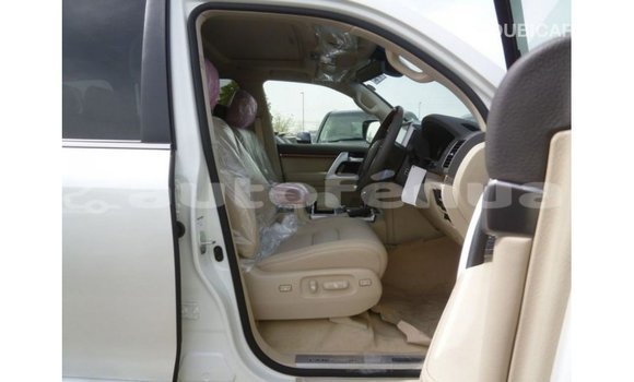 Buy Import Toyota Land Cruiser White Car in Import - Dubai in Marquesas Buy Import Toyota Land Cruiser White Car in Import - Dubai in Marquesas