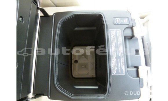 Buy Import Toyota Land Cruiser White Car in Import - Dubai in Marquesas Buy Import Toyota Land Cruiser White Car in Import - Dubai in Marquesas