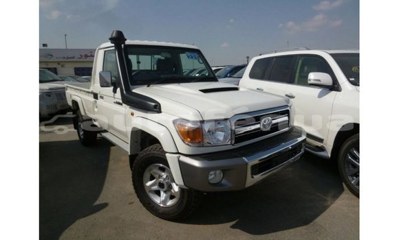 Acheter Import Voiture Toyota Land Cruiser Blanc à Import - Dubai, Marquesas