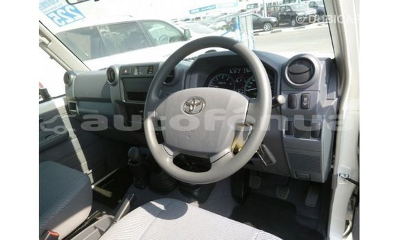 Buy Import Toyota Land Cruiser White Car in Import - Dubai in Marquesas Buy Import Toyota Land Cruiser White Car in Import - Dubai in Marquesas