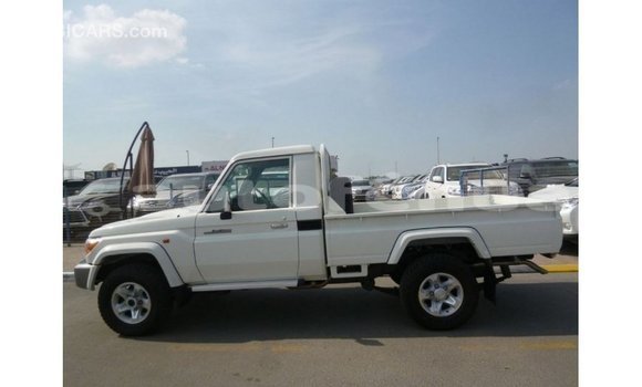 Buy Import Toyota Land Cruiser White Car in Import - Dubai in Marquesas Buy Import Toyota Land Cruiser White Car in Import - Dubai in Marquesas