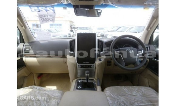 Buy Import Toyota Land Cruiser White Car in Import - Dubai in Marquesas Buy Import Toyota Land Cruiser White Car in Import - Dubai in Marquesas