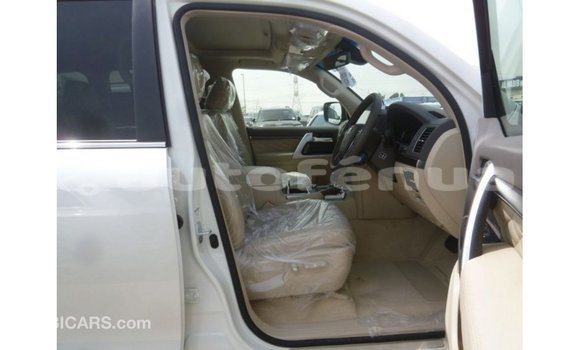 Buy Import Toyota Land Cruiser White Car in Import - Dubai in Marquesas Buy Import Toyota Land Cruiser White Car in Import - Dubai in Marquesas