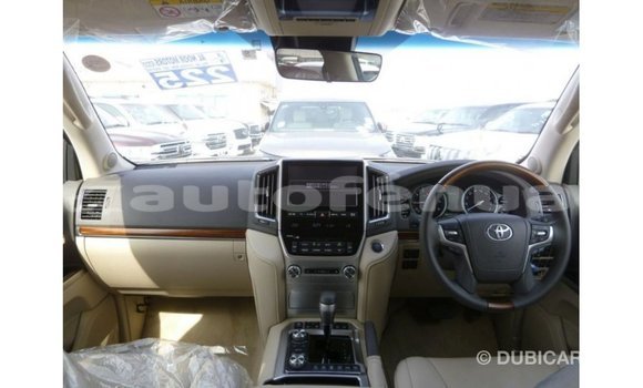 Buy Import Toyota Land Cruiser White Car in Import - Dubai in Marquesas Buy Import Toyota Land Cruiser White Car in Import - Dubai in Marquesas