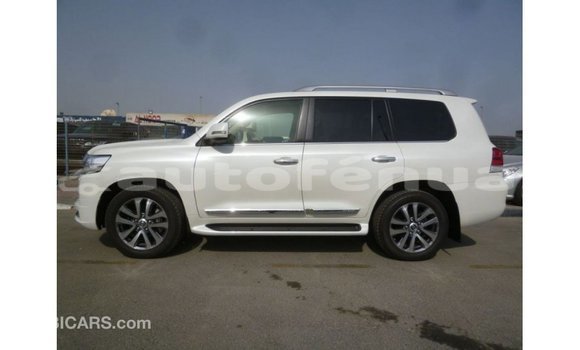 Buy Import Toyota Land Cruiser White Car in Import - Dubai in Marquesas Buy Import Toyota Land Cruiser White Car in Import - Dubai in Marquesas