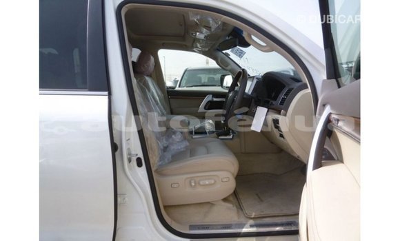 Buy Import Toyota Land Cruiser White Car in Import - Dubai in Marquesas Buy Import Toyota Land Cruiser White Car in Import - Dubai in Marquesas