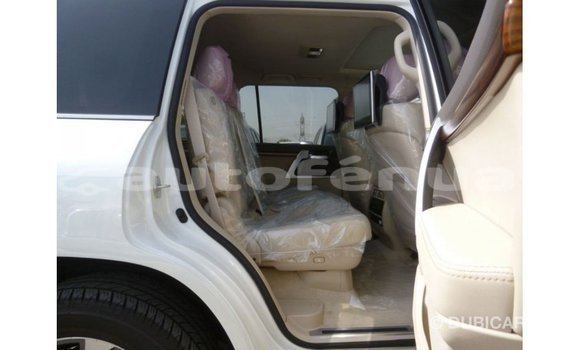 Buy Import Toyota Land Cruiser White Car in Import - Dubai in Marquesas Buy Import Toyota Land Cruiser White Car in Import - Dubai in Marquesas