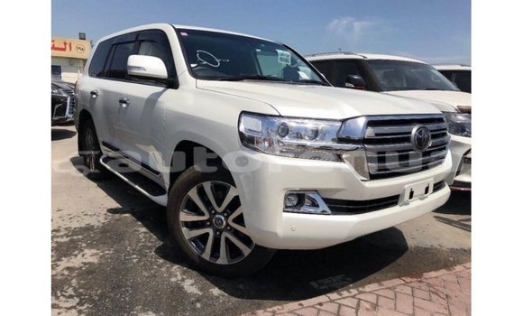 Acheter Import Voiture Toyota Land Cruiser Blanc à Import - Dubai, Marquesas Acheter Import Voiture Toyota Land Cruiser Blanc à Import - Dubai, Marquesas