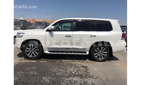 Acheter Import Voiture Toyota Land Cruiser Blanc à Import - Dubai, Marquesas Acheter Import Voiture Toyota Land Cruiser Blanc à Import - Dubai, Marquesas