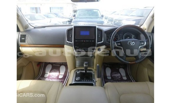Buy Import Toyota Land Cruiser White Car in Import - Dubai in Marquesas Buy Import Toyota Land Cruiser White Car in Import - Dubai in Marquesas
