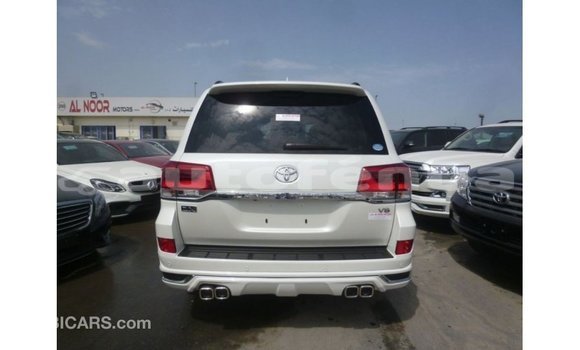 Buy Import Toyota Land Cruiser White Car in Import - Dubai in Marquesas Buy Import Toyota Land Cruiser White Car in Import - Dubai in Marquesas
