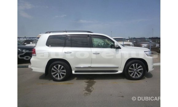 Buy Import Toyota Land Cruiser White Car in Import - Dubai in Marquesas Buy Import Toyota Land Cruiser White Car in Import - Dubai in Marquesas