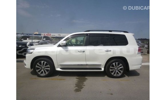 Buy Import Toyota Land Cruiser White Car in Import - Dubai in Marquesas Buy Import Toyota Land Cruiser White Car in Import - Dubai in Marquesas