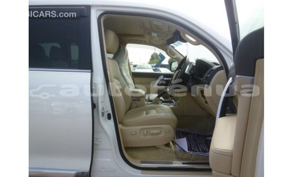 Buy Import Toyota Land Cruiser White Car in Import - Dubai in Marquesas Buy Import Toyota Land Cruiser White Car in Import - Dubai in Marquesas
