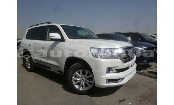 Acheter Import Voiture Toyota Land Cruiser Blanc à Import - Dubai, Marquesas Acheter Import Voiture Toyota Land Cruiser Blanc à Import - Dubai, Marquesas