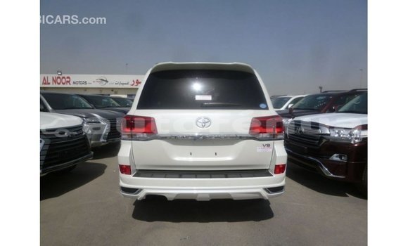 Acheter Import Voiture Toyota Land Cruiser Blanc à Import - Dubai, Marquesas Acheter Import Voiture Toyota Land Cruiser Blanc à Import - Dubai, Marquesas