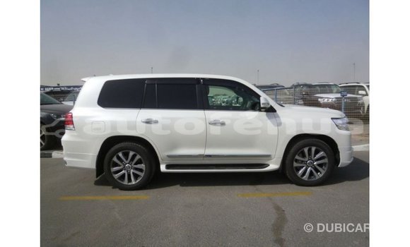 Buy Import Toyota Land Cruiser White Car in Import - Dubai in Marquesas Buy Import Toyota Land Cruiser White Car in Import - Dubai in Marquesas