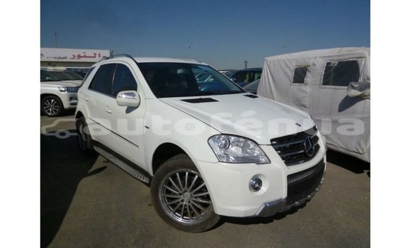 Acheter Import Voiture Mercedes-Benz 190 Blanc à Import - Dubai, Marquesas