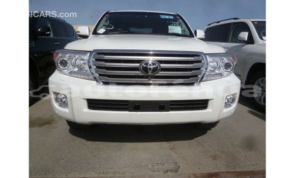 Buy Import Toyota Land Cruiser White Car in Import - Dubai in Marquesas Buy Import Toyota Land Cruiser White Car in Import - Dubai in Marquesas