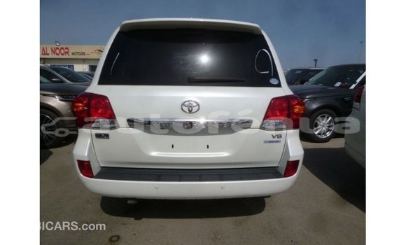 Buy Import Toyota Land Cruiser White Car in Import - Dubai in Marquesas Buy Import Toyota Land Cruiser White Car in Import - Dubai in Marquesas