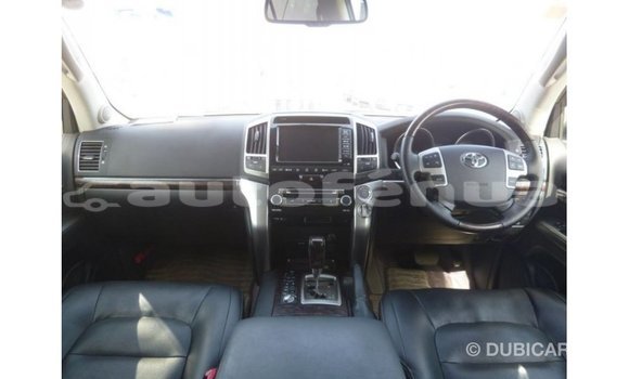 Buy Import Toyota Land Cruiser White Car in Import - Dubai in Marquesas Buy Import Toyota Land Cruiser White Car in Import - Dubai in Marquesas