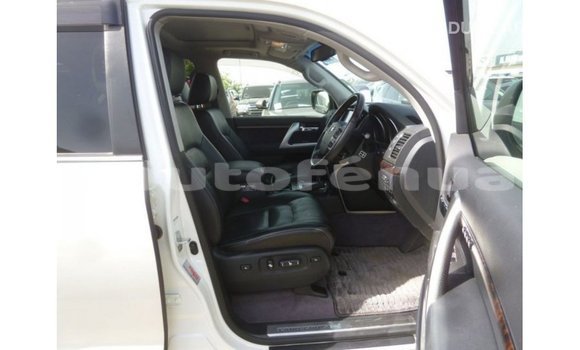 Buy Import Toyota Land Cruiser White Car in Import - Dubai in Marquesas Buy Import Toyota Land Cruiser White Car in Import - Dubai in Marquesas
