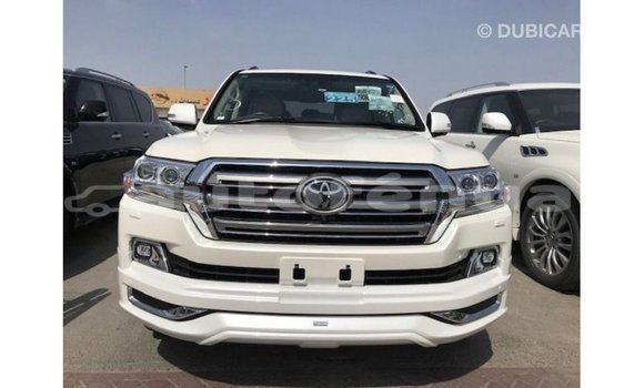 Buy Import Toyota Land Cruiser White Car in Import - Dubai in Marquesas Buy Import Toyota Land Cruiser White Car in Import - Dubai in Marquesas