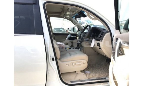 Buy Import Toyota Land Cruiser White Car in Import - Dubai in Marquesas Buy Import Toyota Land Cruiser White Car in Import - Dubai in Marquesas