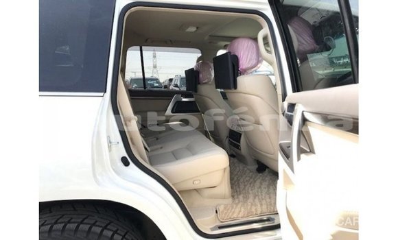 Buy Import Toyota Land Cruiser White Car in Import - Dubai in Marquesas Buy Import Toyota Land Cruiser White Car in Import - Dubai in Marquesas
