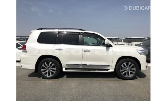 Buy Import Toyota Land Cruiser White Car in Import - Dubai in Marquesas Buy Import Toyota Land Cruiser White Car in Import - Dubai in Marquesas