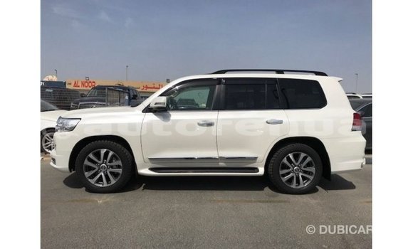 Buy Import Toyota Land Cruiser White Car in Import - Dubai in Marquesas Buy Import Toyota Land Cruiser White Car in Import - Dubai in Marquesas