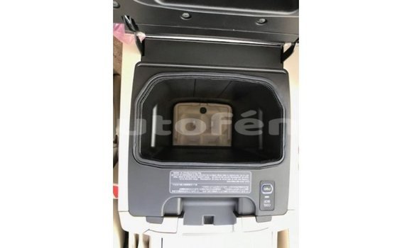 Buy Import Toyota Land Cruiser White Car in Import - Dubai in Marquesas Buy Import Toyota Land Cruiser White Car in Import - Dubai in Marquesas