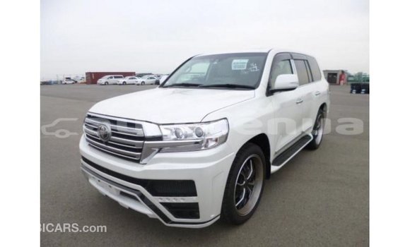 Buy Import Toyota Land Cruiser White Car in Import - Dubai in Marquesas Buy Import Toyota Land Cruiser White Car in Import - Dubai in Marquesas