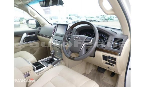 Buy Import Toyota Land Cruiser White Car in Import - Dubai in Marquesas Buy Import Toyota Land Cruiser White Car in Import - Dubai in Marquesas