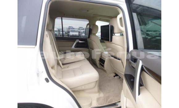 Buy Import Toyota Land Cruiser White Car in Import - Dubai in Marquesas Buy Import Toyota Land Cruiser White Car in Import - Dubai in Marquesas