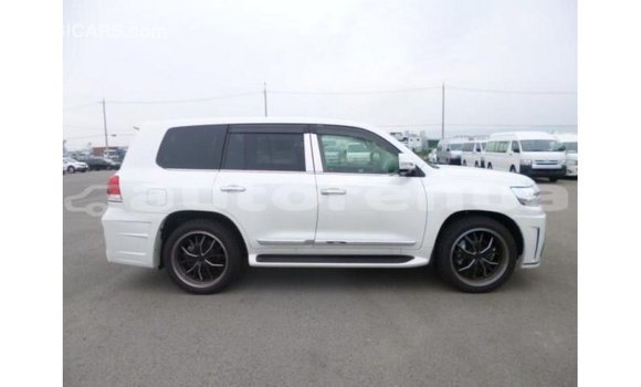 Buy Import Toyota Land Cruiser White Car in Import - Dubai in Marquesas Buy Import Toyota Land Cruiser White Car in Import - Dubai in Marquesas