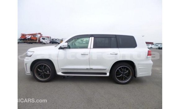 Buy Import Toyota Land Cruiser White Car in Import - Dubai in Marquesas Buy Import Toyota Land Cruiser White Car in Import - Dubai in Marquesas