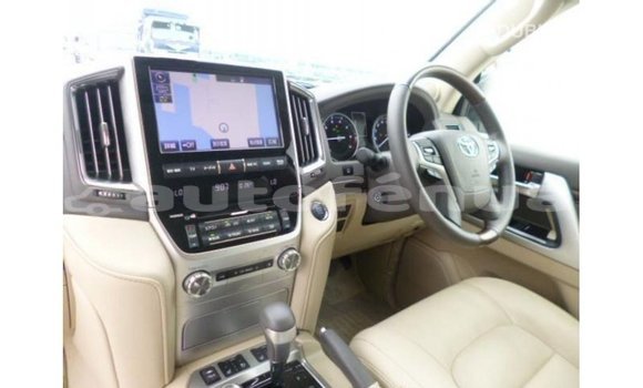Buy Import Toyota Land Cruiser White Car in Import - Dubai in Marquesas Buy Import Toyota Land Cruiser White Car in Import - Dubai in Marquesas