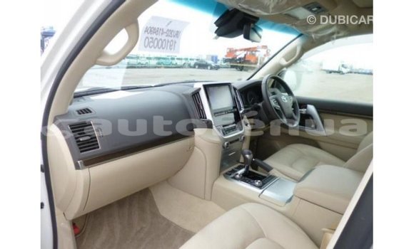 Buy Import Toyota Land Cruiser White Car in Import - Dubai in Marquesas Buy Import Toyota Land Cruiser White Car in Import - Dubai in Marquesas