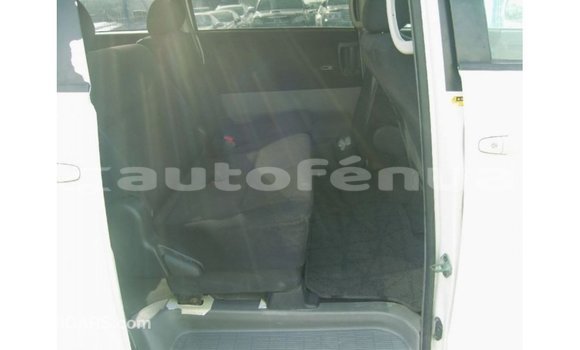 Buy Import Toyota Noah White Car in Import - Dubai in Marquesas Buy Import Toyota Noah White Car in Import - Dubai in Marquesas