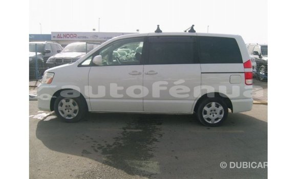Buy Import Toyota Noah White Car in Import - Dubai in Marquesas Buy Import Toyota Noah White Car in Import - Dubai in Marquesas